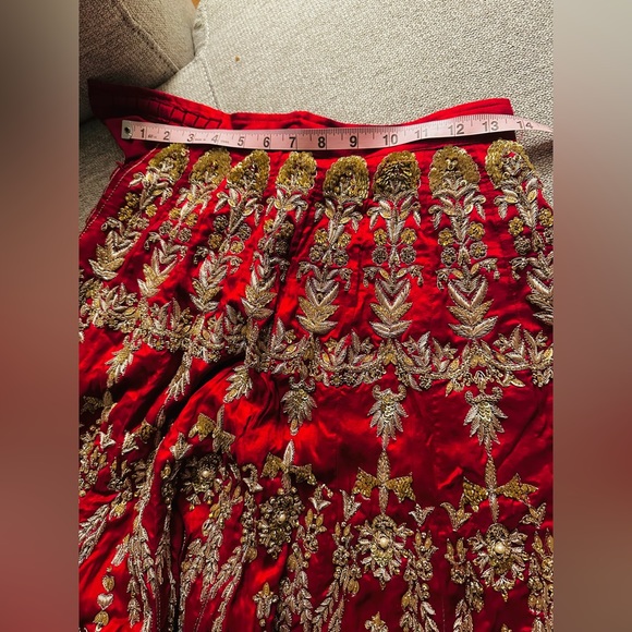 Pakistani/Indian Red lehnga choli bridal collection. Only wore once. - Picture 15 of 17
